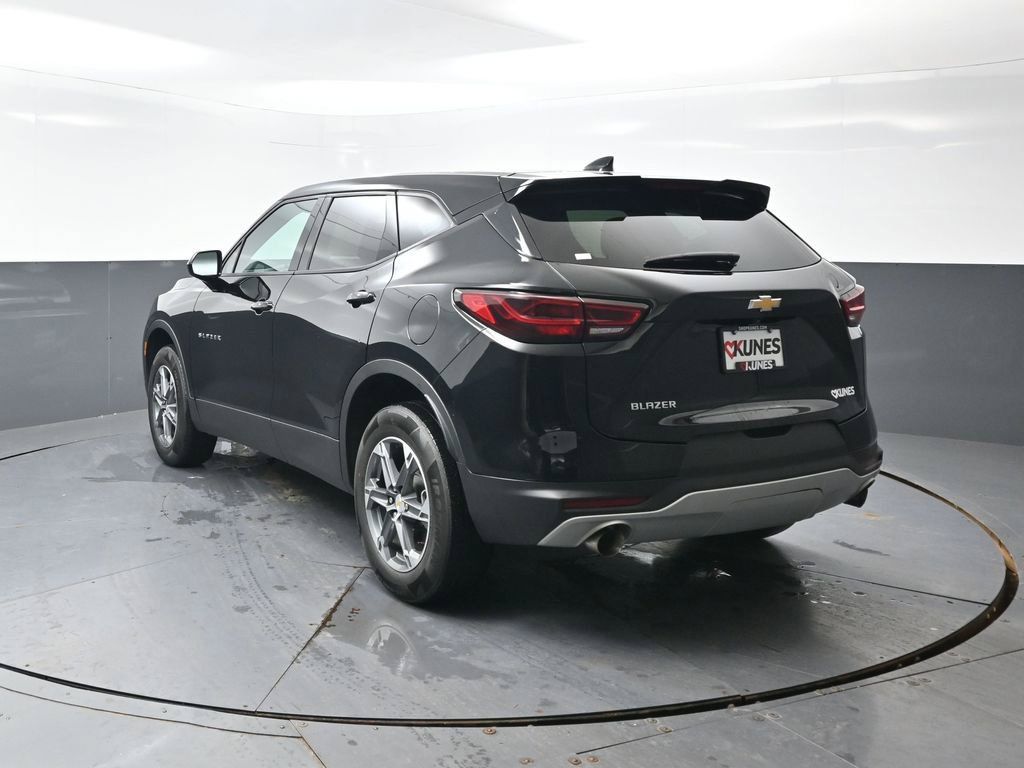 Used 2025 Chevrolet Blazer LT FWD image 11