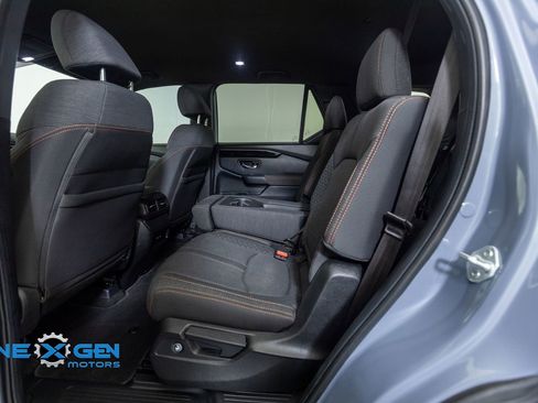 Used 2025 Honda Pilot Sport image 24