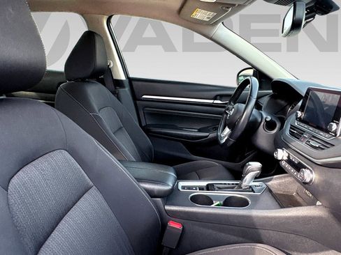 Used 2019 Nissan Altima 2.5 SV image 11