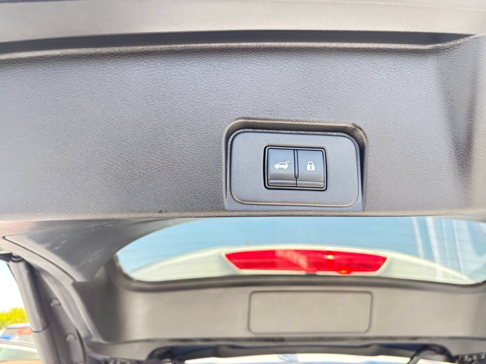 Used 2025 Nissan Rogue SV FWD image 22