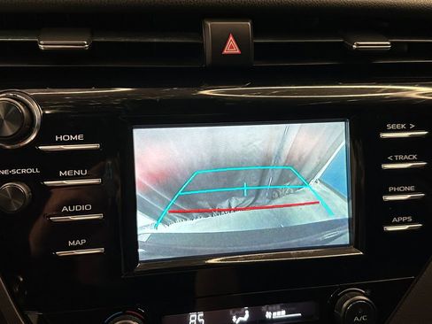 Used 2019 Toyota Camry SE FWD image 14