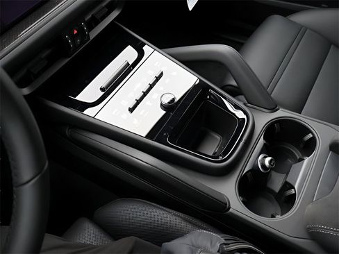 New 2026 Porsche Cayenne GTS image 25