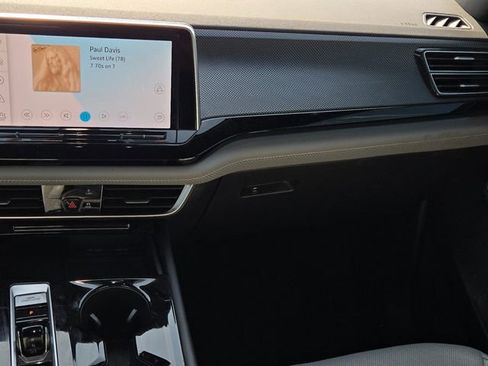 Used 2024 Volkswagen Atlas Cross Sport SEL R-Line image 19