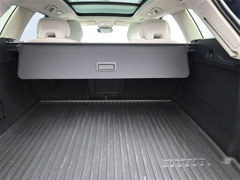 Used 2023 Volvo XC60 B5 Ultimate w/ Climate Package image 32