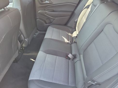 Certified 2025 Chevrolet Trax LT w/ LT Convenience Package FWD image 14