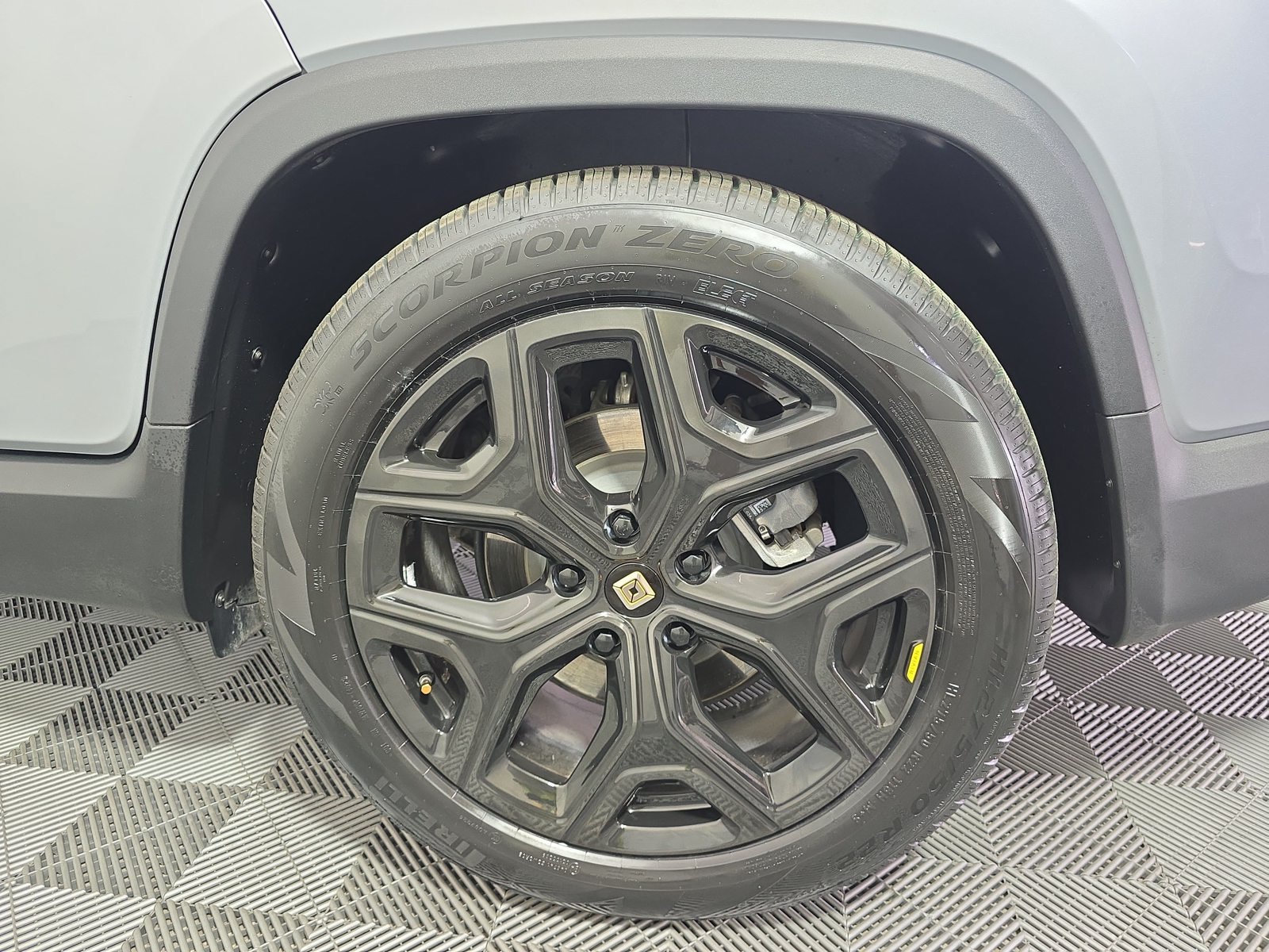 Used 2023 Rivian R1T Adventure Dual AWD/4WD image 10