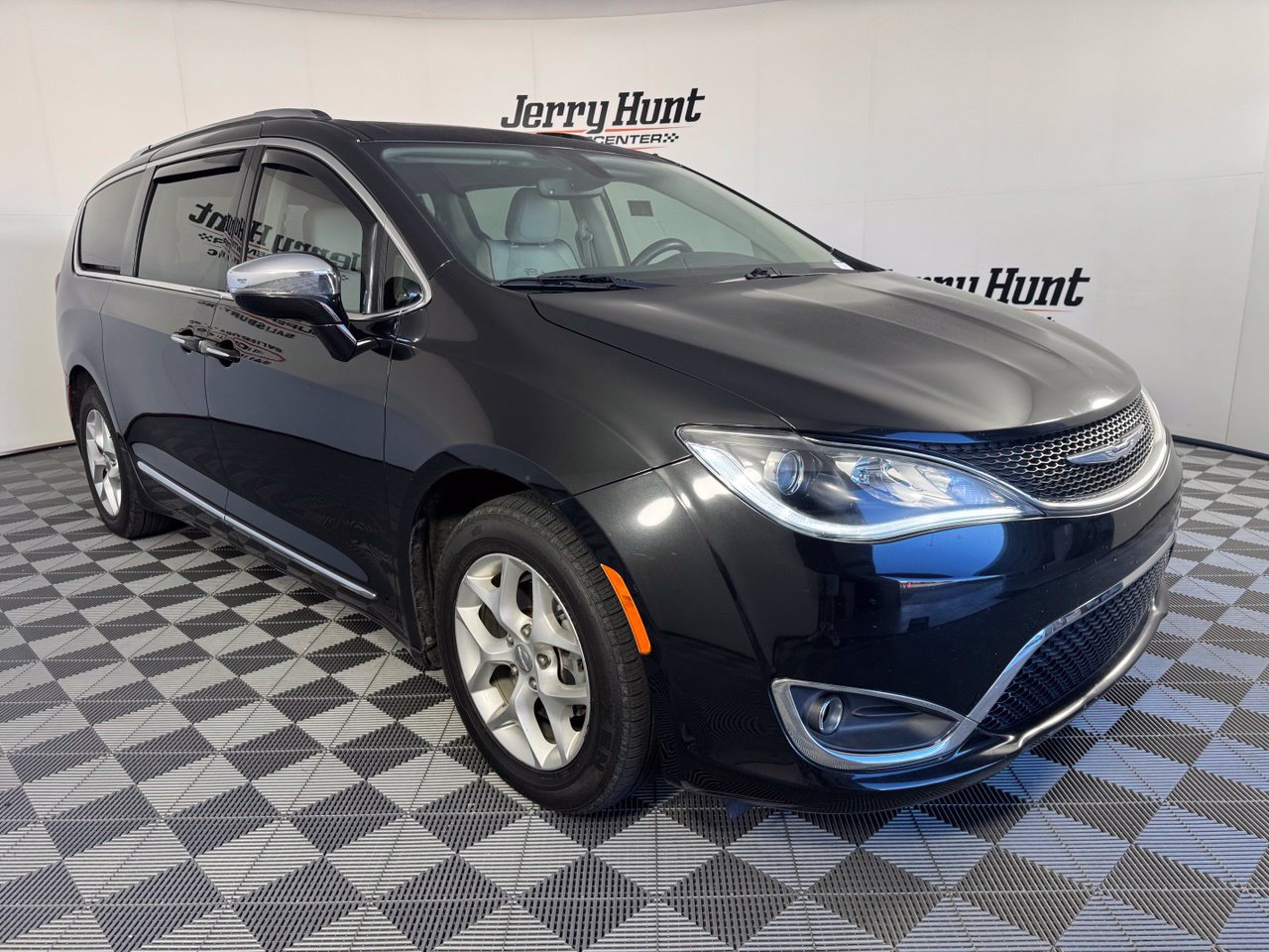 Used 2020 Chrysler Pacifica Limited FWD image 6
