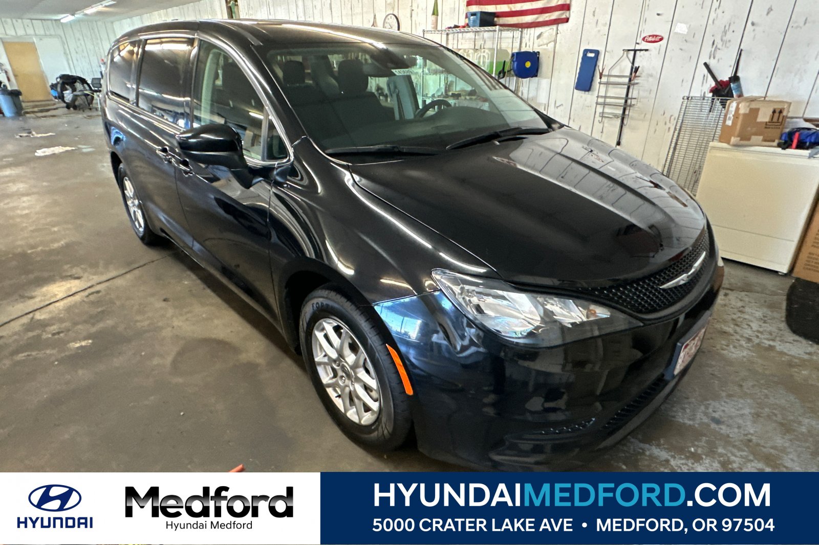 Used 2024 Chrysler Voyager LX FWD image 1
