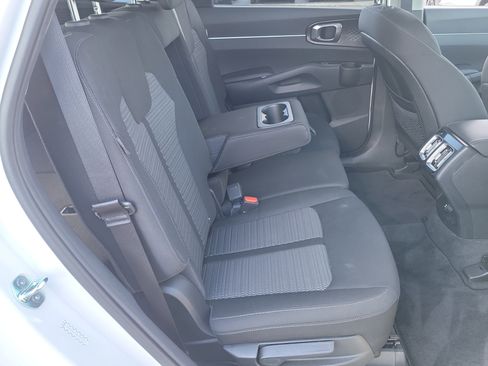 Used 2024 Kia Sorento LX image 24
