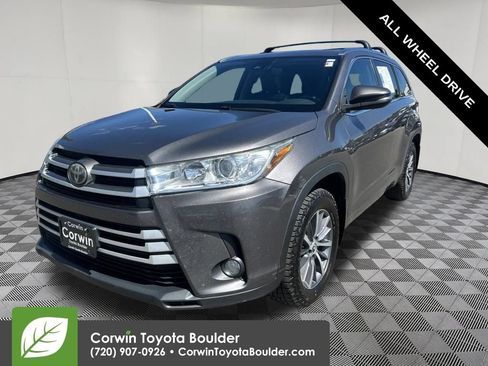 Used 2017 Toyota Highlander XLE w/ Carpet Mat Package AWD/4WD image 3