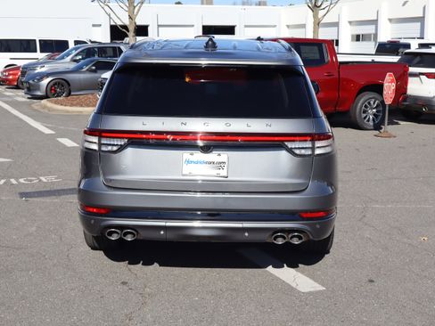 Used 2025 Lincoln Aviator Reserve w/ Equipment Group 201A image 9