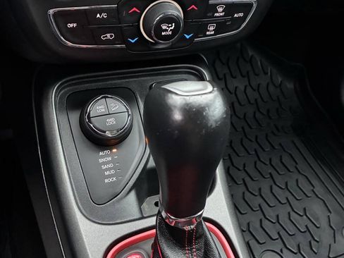 Used 2018 Jeep Compass Trailhawk AWD/4WD image 19