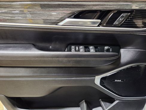 Used 2022 Jeep Wagoneer Series III w/ Premium Group I image 42