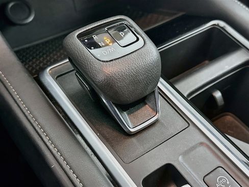 Used 2025 Nissan Pathfinder SV AWD/4WD image 24