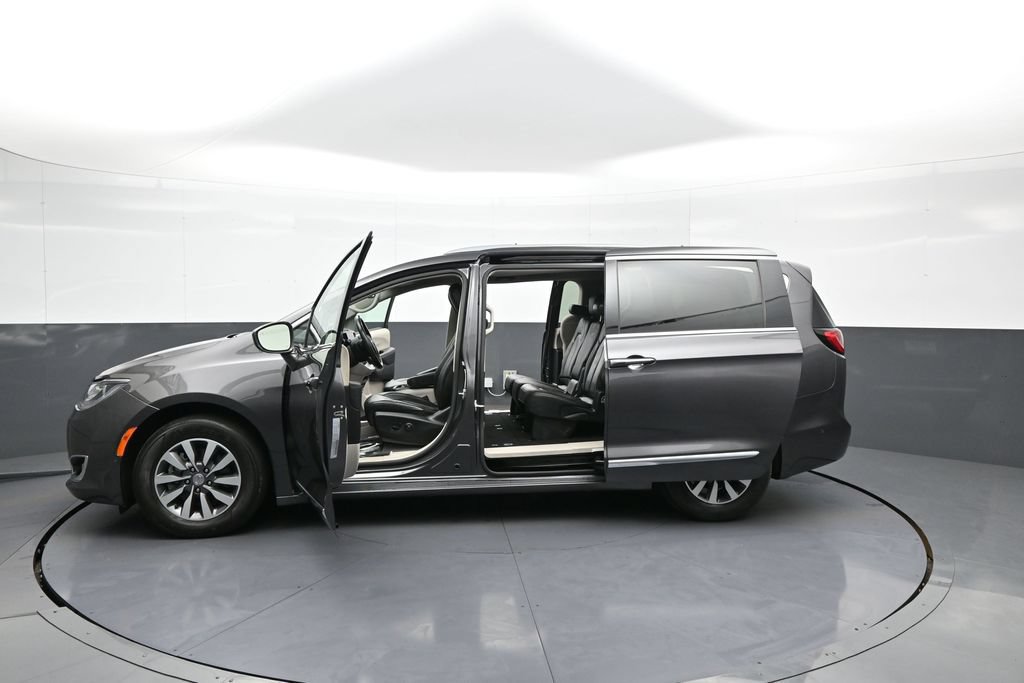 Used 2020 Chrysler Pacifica Touring-L Plus FWD image 46