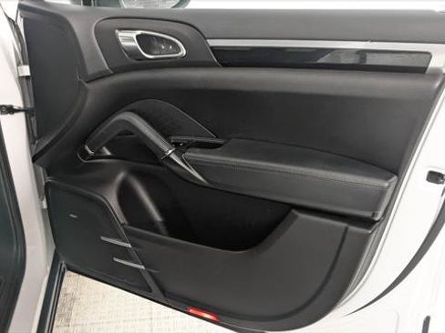Used 2014 Porsche Cayenne Platinum Edition AWD/4WD image 19