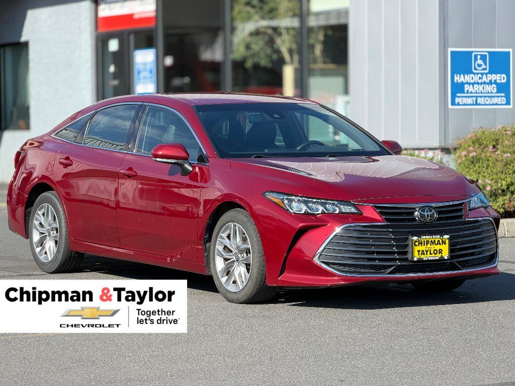 Used 2022 Toyota Avalon XLE FWD image 1