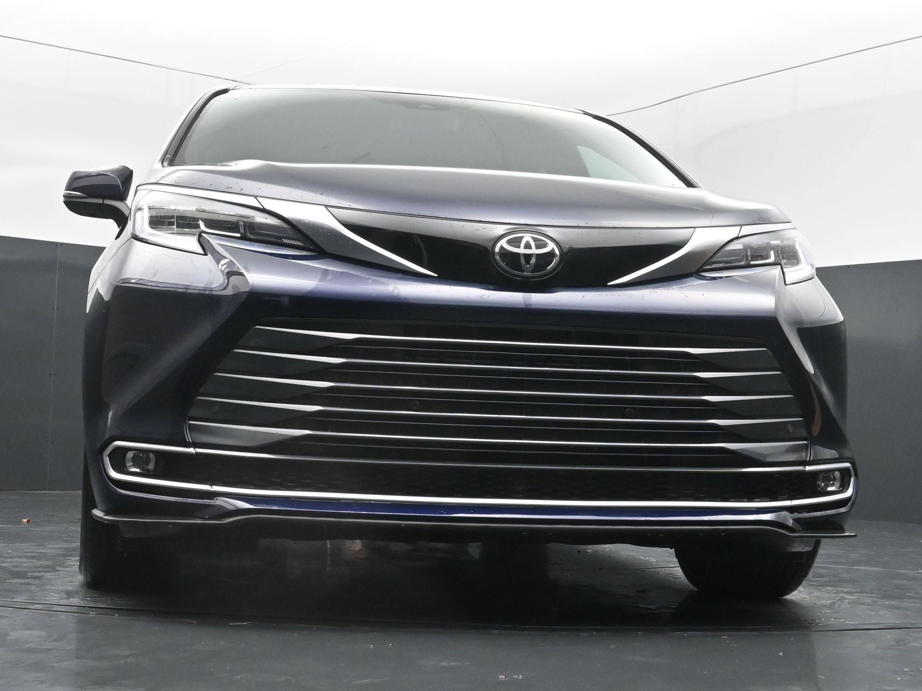Used 2026 Toyota Sienna Limited FWD image 43