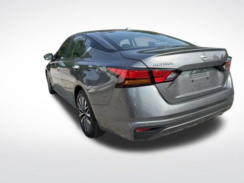 Used 2025 Nissan Altima 2.5 SV FWD image 4