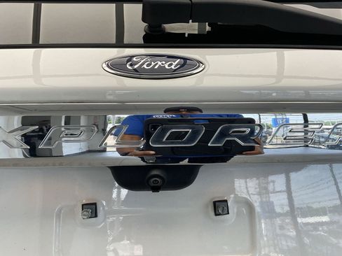 Used 2022 Ford Explorer XLT w/ Equipment Group 202A AWD/4WD image 21