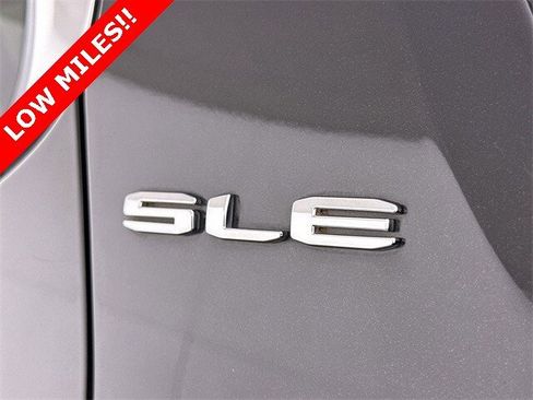 Used 2021 GMC Acadia SLE w/ Driver Convenience Package image 33