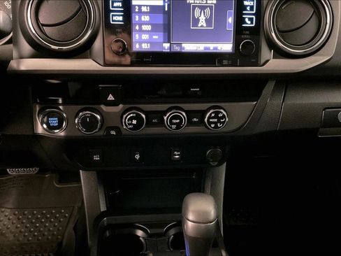 Used 2017 Toyota Tacoma TRD Sport w/ Tow Package (A/T) image 15