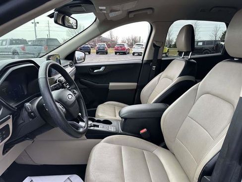Used 2020 Ford Escape Titanium image 10