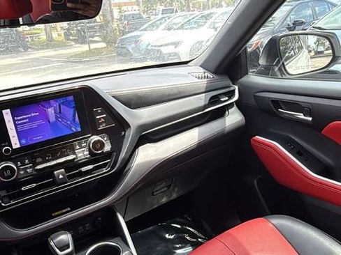 Used 2023 Toyota Highlander XSE image 16