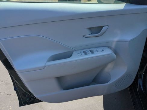 Used 2025 Hyundai Kona SEL FWD image 11