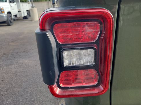 Used 2023 Jeep Gladiator Sport AWD/4WD image 25