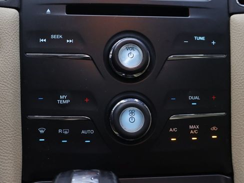 Used 2018 Ford Taurus SEL w/ Equipment Group 201A AWD/4WD image 24