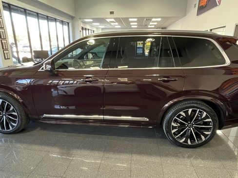 Used 2025 Volvo XC90 T8 Ultra w/ Lounge Package image 2