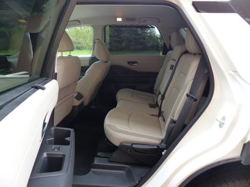 Used 2022 Nissan Pathfinder SL w/ SL Black Package AWD/4WD image 24