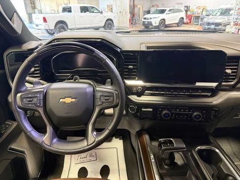 Used 2024 Chevrolet Silverado 1500 High Country w/ Technology Package AWD/4WD image 4