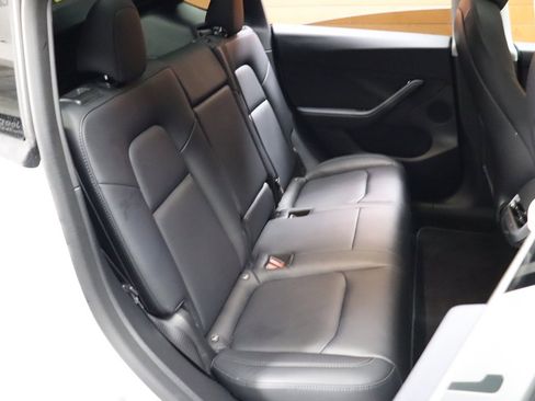 Used 2022 Tesla Model Y Long Range image 37