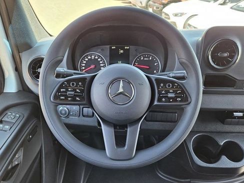Used 2024 Mercedes-Benz Sprinter 2500 image 14