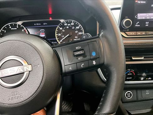 Used 2023 Nissan Rogue SV w/ SV Premium B Package image 24