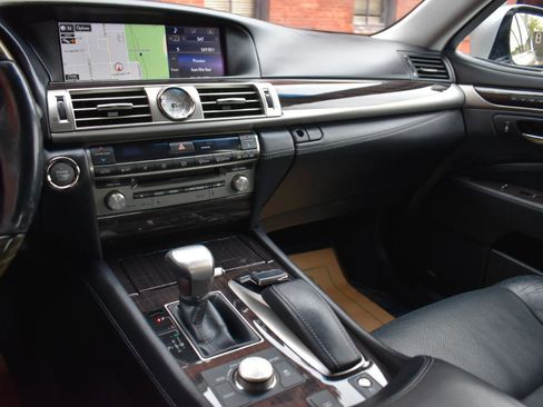 Used 2015 Lexus LS 460 AWD w/ Comfort Package image 24