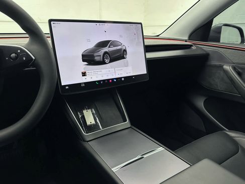 Used 2026 Tesla Model Y Long Range image 27