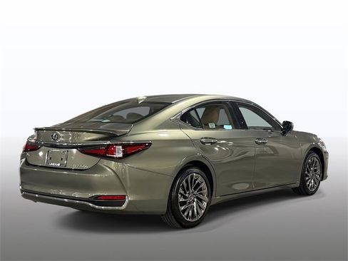 Used 2025 Lexus ES 300h w/ Technology Package image 10