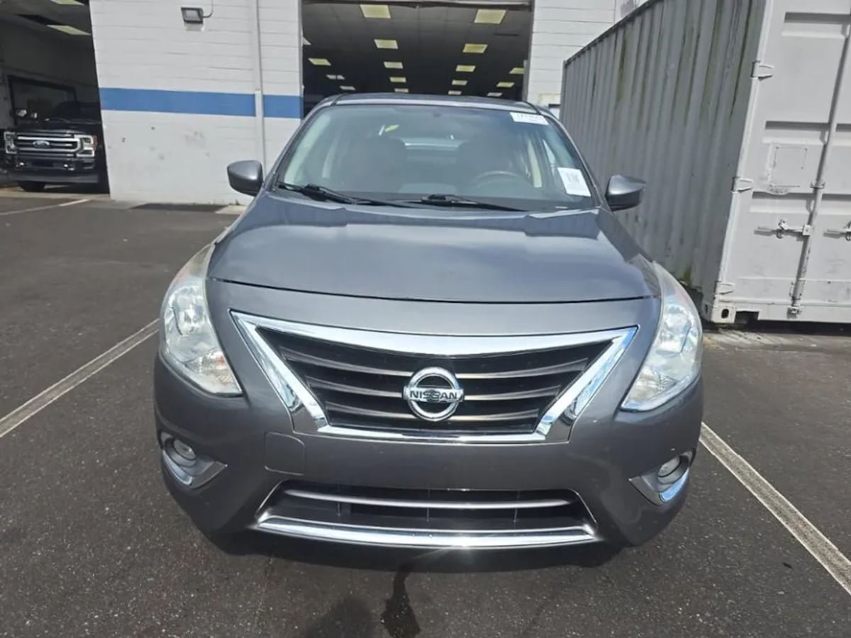 Used 2017 Nissan Versa SV w/ SV Special Edition Package FWD image 3