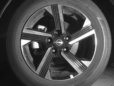 Used 2025 Nissan Sentra SV FWD image 12