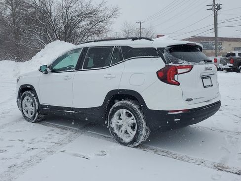 Used 2022 GMC Terrain SLE w/ Driver Convenience Package image 4