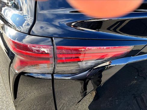 Used 2022 Toyota Sienna XSE image 32