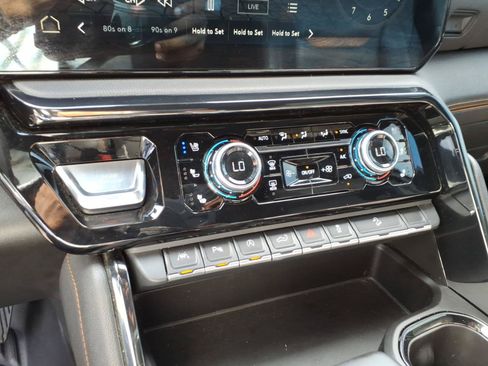 Used 2023 GMC Sierra 1500 AT4 w/ AT4 Premium Package AWD/4WD image 15