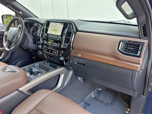 Used 2024 Nissan Titan Platinum Reserve w/ Moonroof Package AWD/4WD image 15