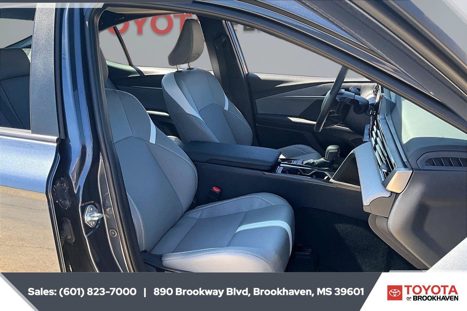 Used 2026 Toyota Camry SE w/ Convenience Package FWD image 6