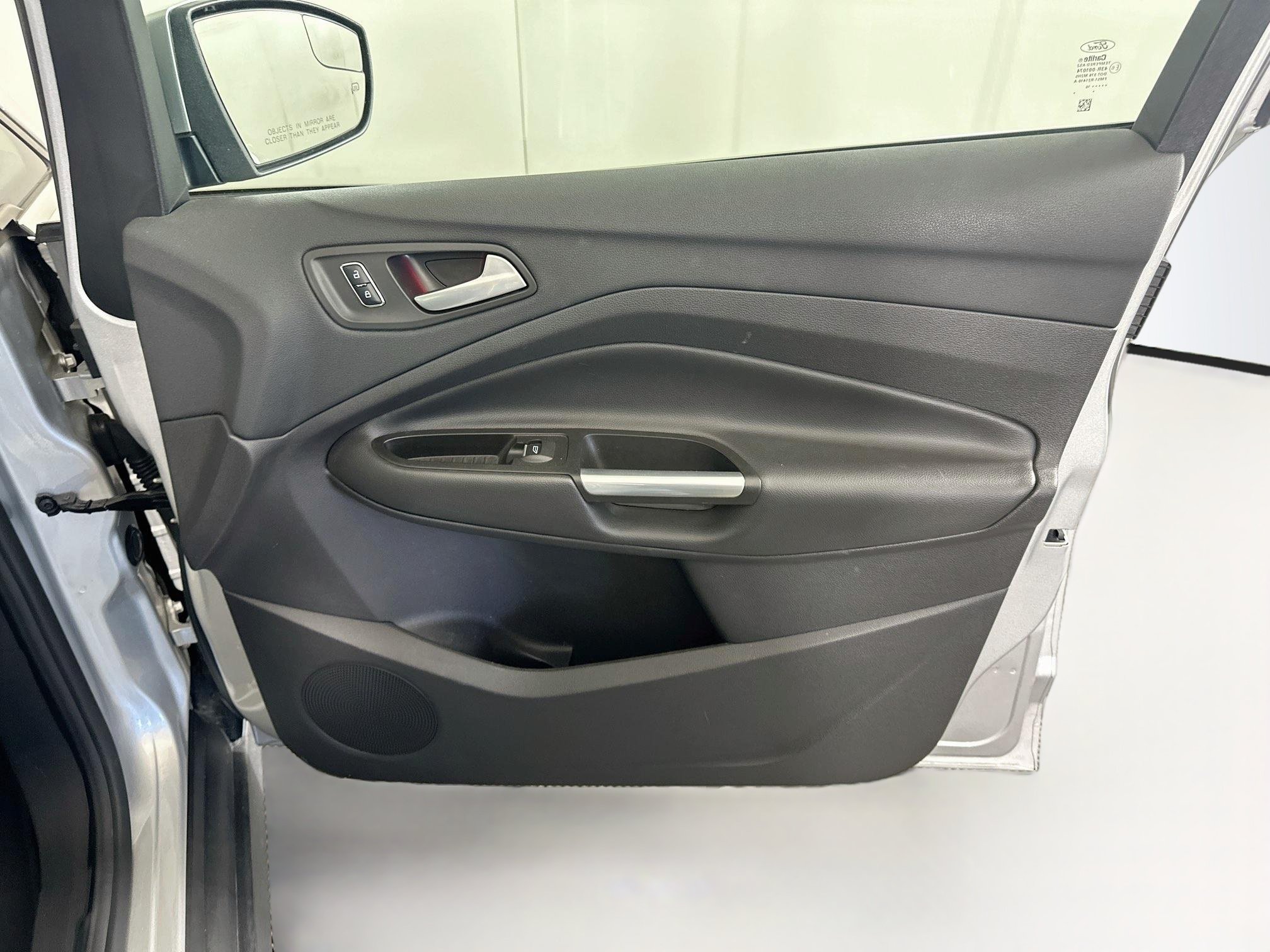 Used 2016 Ford C-MAX Energi SEL w/ Equipment Group 303A FWD image 31