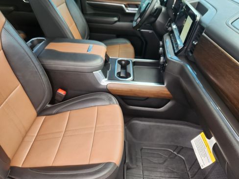 Used 2024 Chevrolet Silverado 2500 High Country w/ High Country Premium Package AWD/4WD image 14