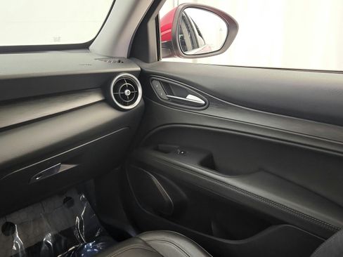 Used 2018 Alfa Romeo Stelvio AWD image 23